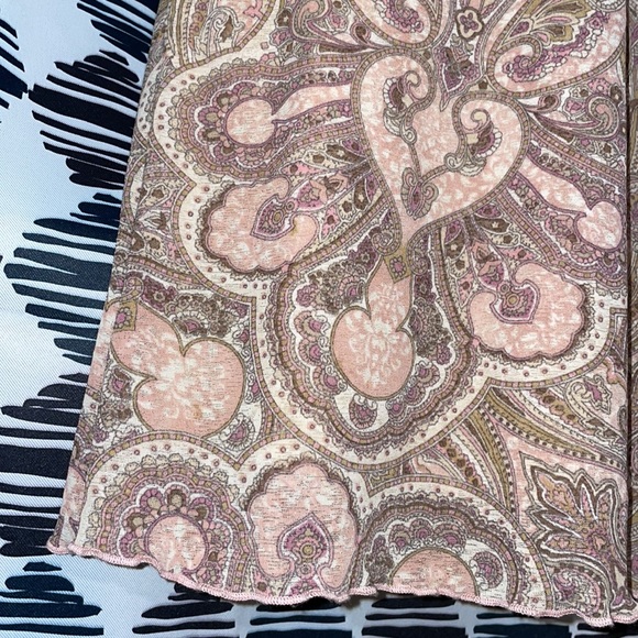 Forever 21 pink and tan paisley lace knee length dress. Small - Picture 3 of 6
